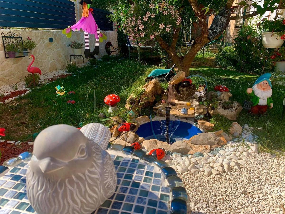 By The Sea Apartment Kastela Luaran gambar