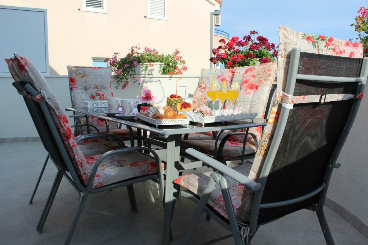 By The Sea Apartment Kastela Luaran gambar